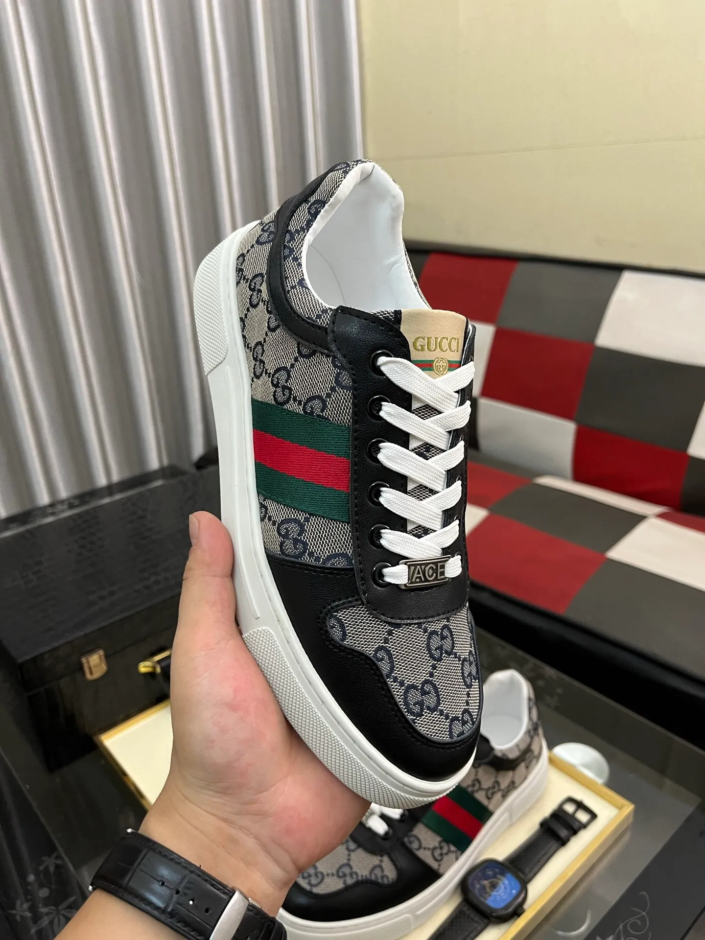 Men's Men's Shoes💰440⌚️⌚️【GUCCI】Gucci men's latest white shoe series casual shoes! The official website is built 1:1. Upper: Made of imported cowhide, with electric embroidery ➕Inner lining: Made of high-quality first-layer pigskin, soft and comfortable. Picky material selection and exquisite workmanship give you the best enjoyment. Size: 38-44 yards, 3️⃣ colors available.